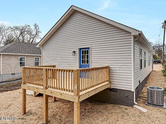 5th image of 2436 Selma Ave