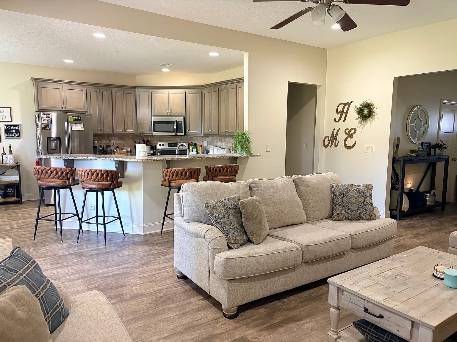 4 bed, 2046 sqft, $2,100 — Photo 4
