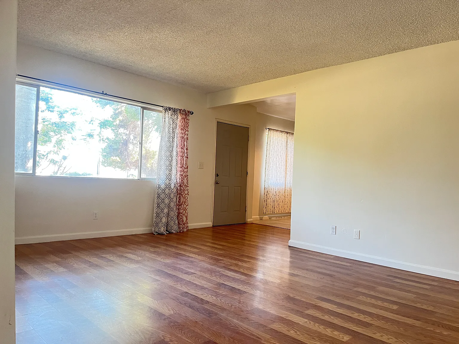 4 bed, 1362 sqft, $3,500 — Photo 4