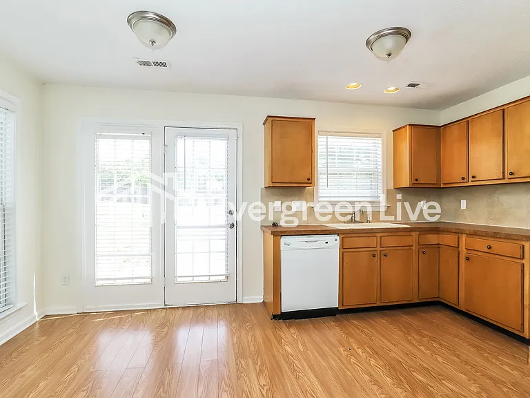 4092 Pleasant Valley Rd — Photo 5