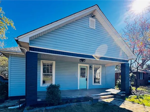 370 Cleveland St, Elberton, GA 30635