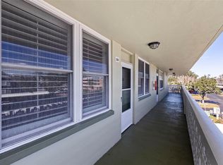 4890 Bay St NE APT 330, Saint Petersburg, FL 33703