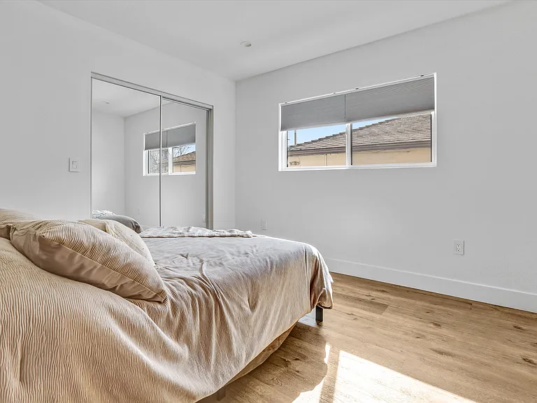 6904 Corbin Ave — Photo 14