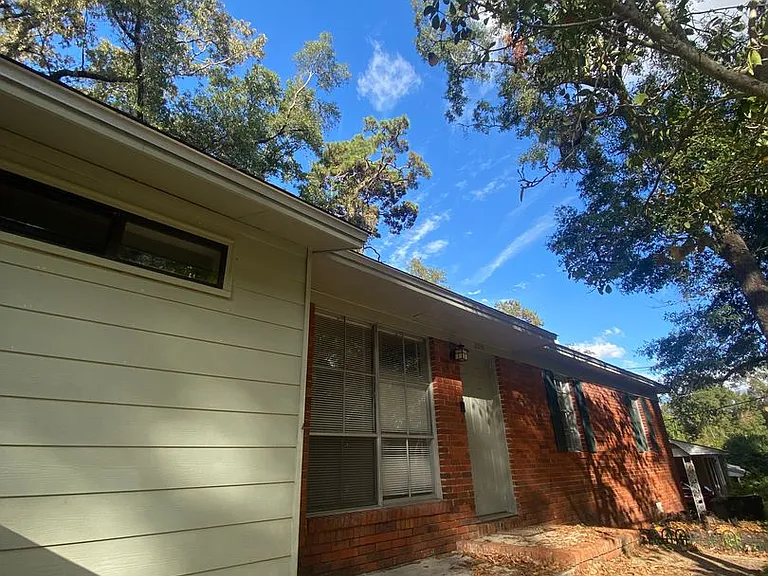 2516 McArthur St — Photo 1