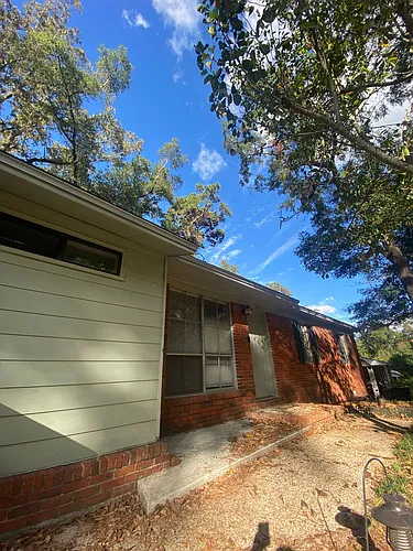 2516 McArthur St Photo 1