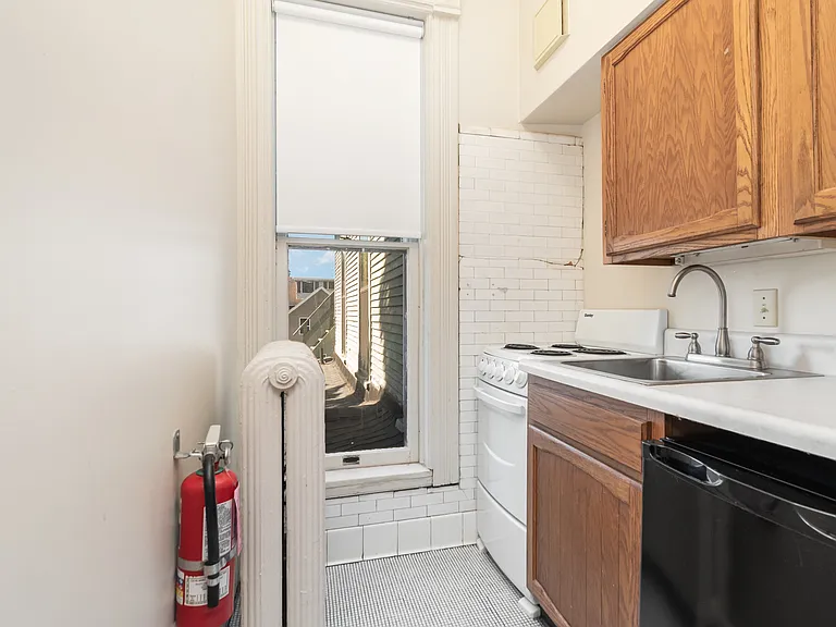 1000 Center Ave #6 — Photo 4