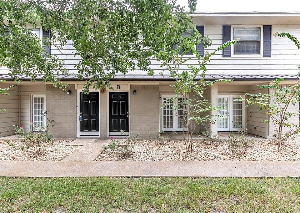 Welcome to 1406 Summit #B!