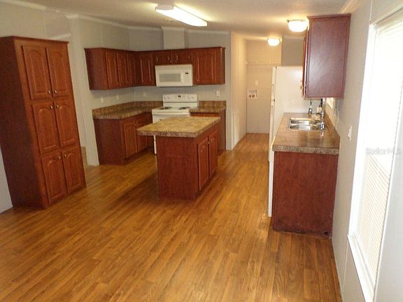 2nd image of 2108 N Picnic Point