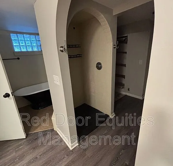 1215 N Columbus St #C — Photo 13