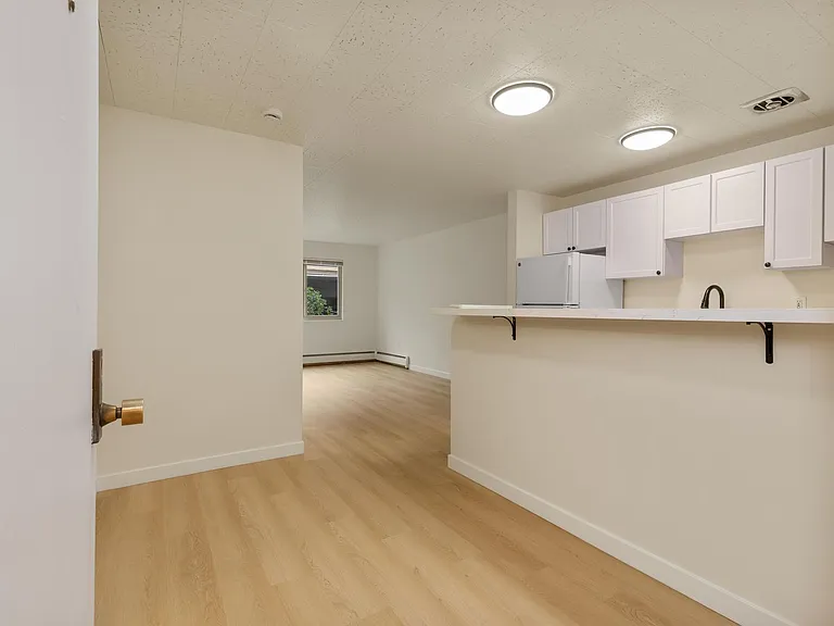 Seasons Apartments — Photo 32