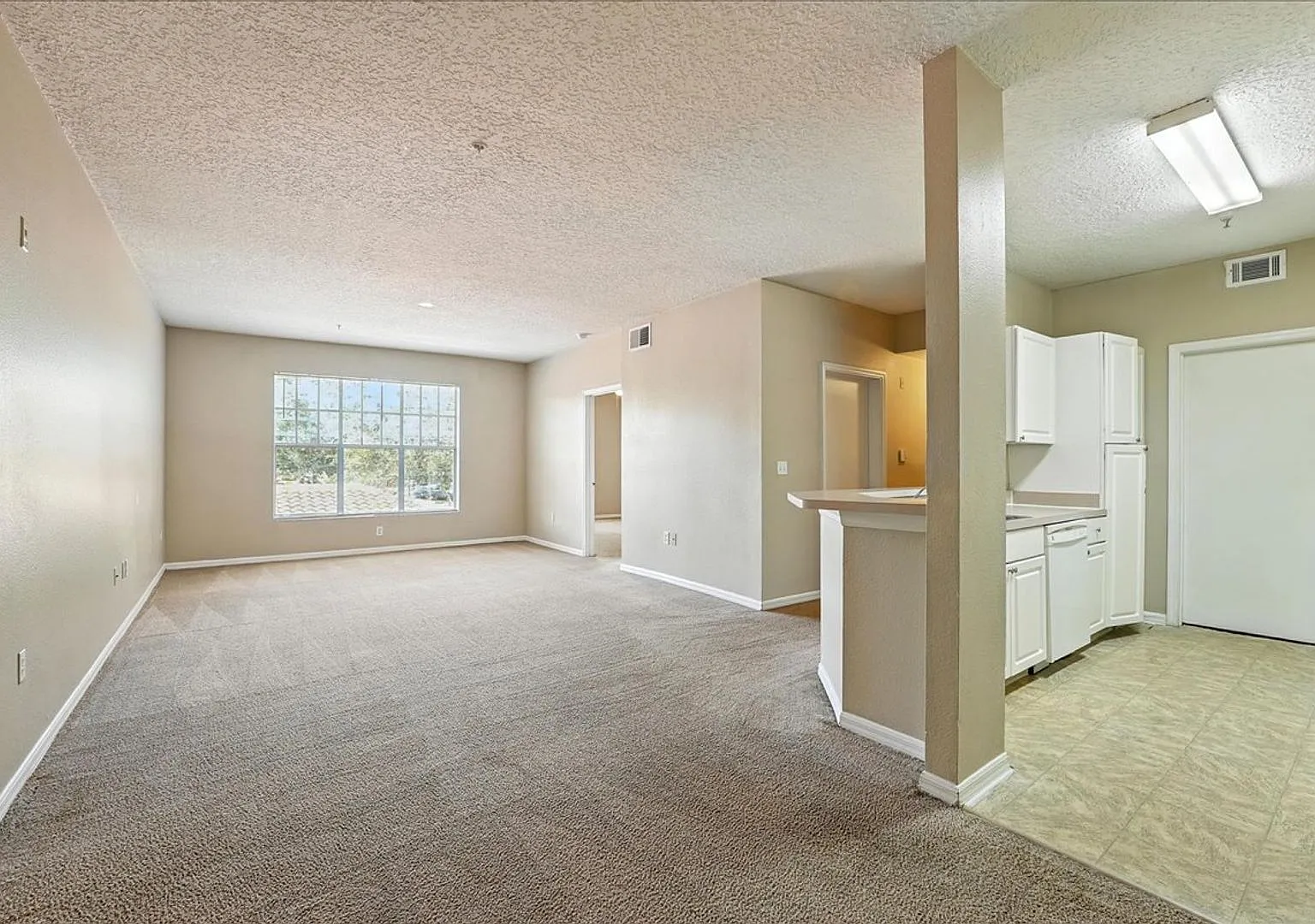 3 BR / 2 BA Condo In The Palms Club — Photo 3