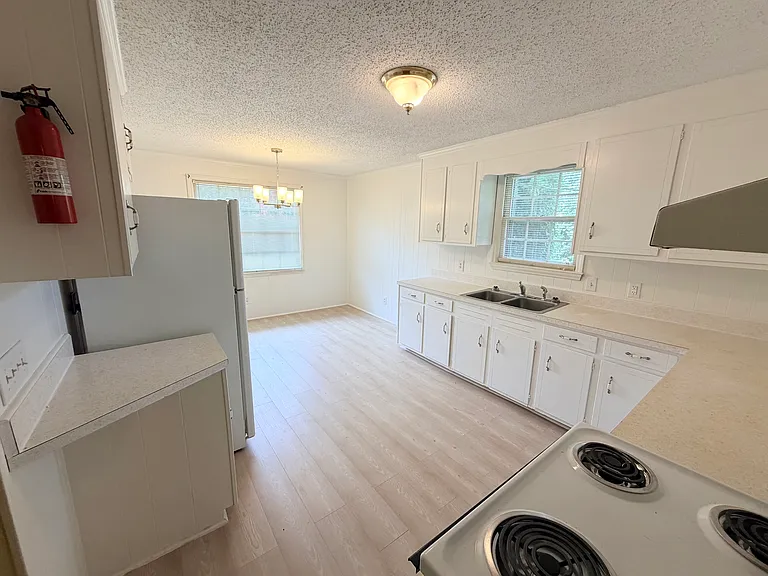 21 Golden Ct — Photo 14