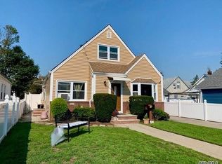 20 Adler Pl, Valley Stream, NY 11580