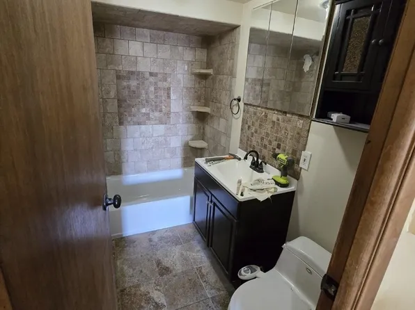 405 Elm Street image 3 of 22