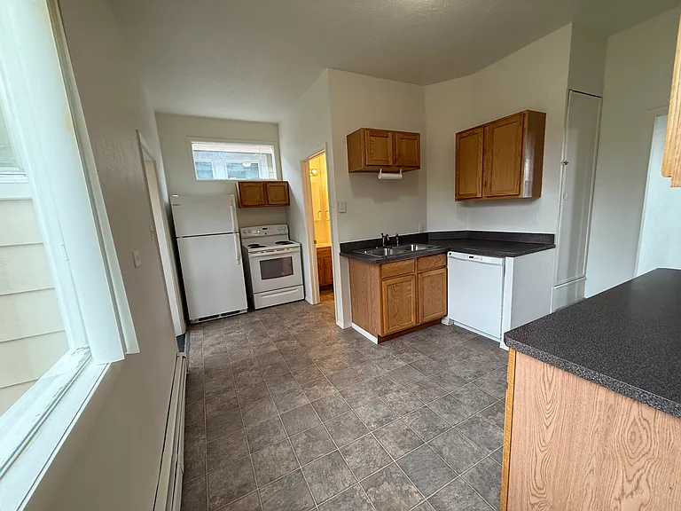 1063 W Mercury St — Photo 3