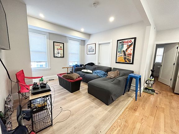 3rd image of 74 Marine Rd #3