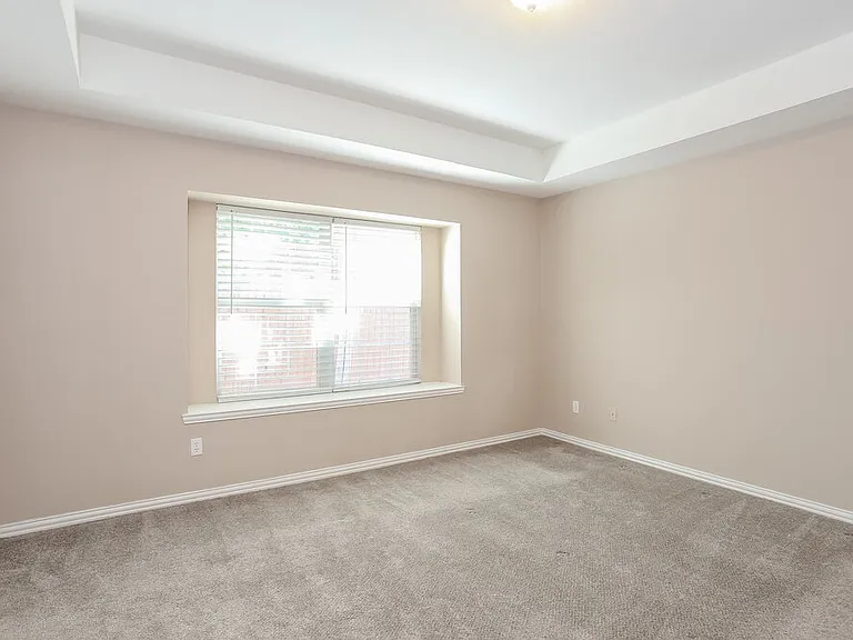 863 Sonora Ln — Photo 8