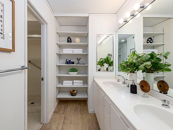2nd image of 150 Lombard St #507-1