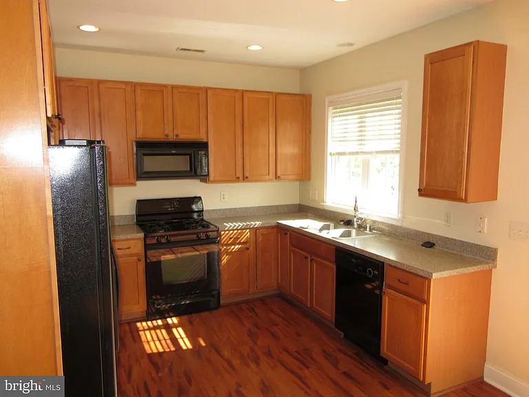 181 Gillespie Ave — Photo 6