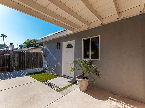 2nd image of 636 E Avenida De Los Arboles #B