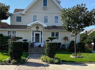 29 Hartwell Pl, Woodmere, NY 11598
