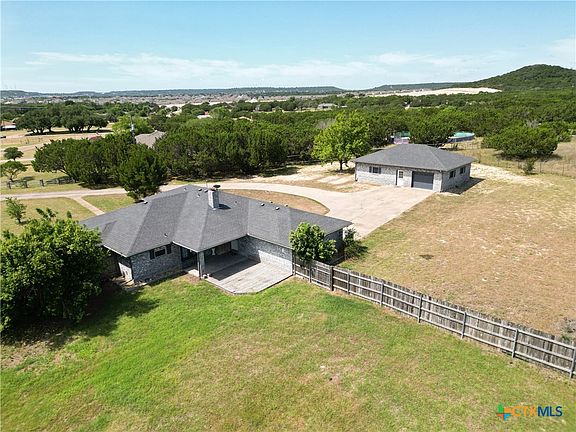 4th image of 875 Spring Creek Ln