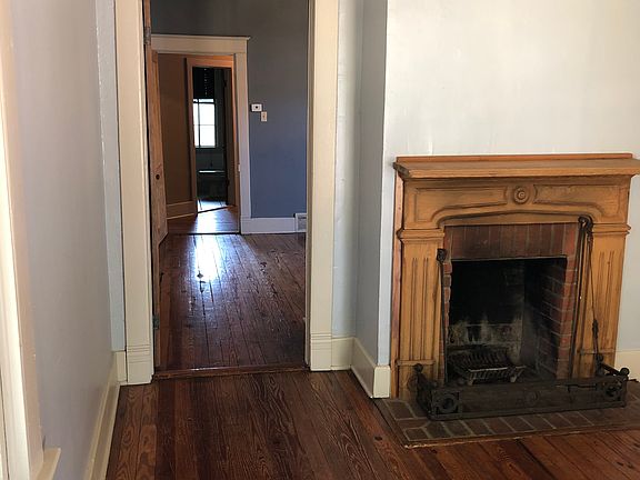 4th image of 913 Blythe St