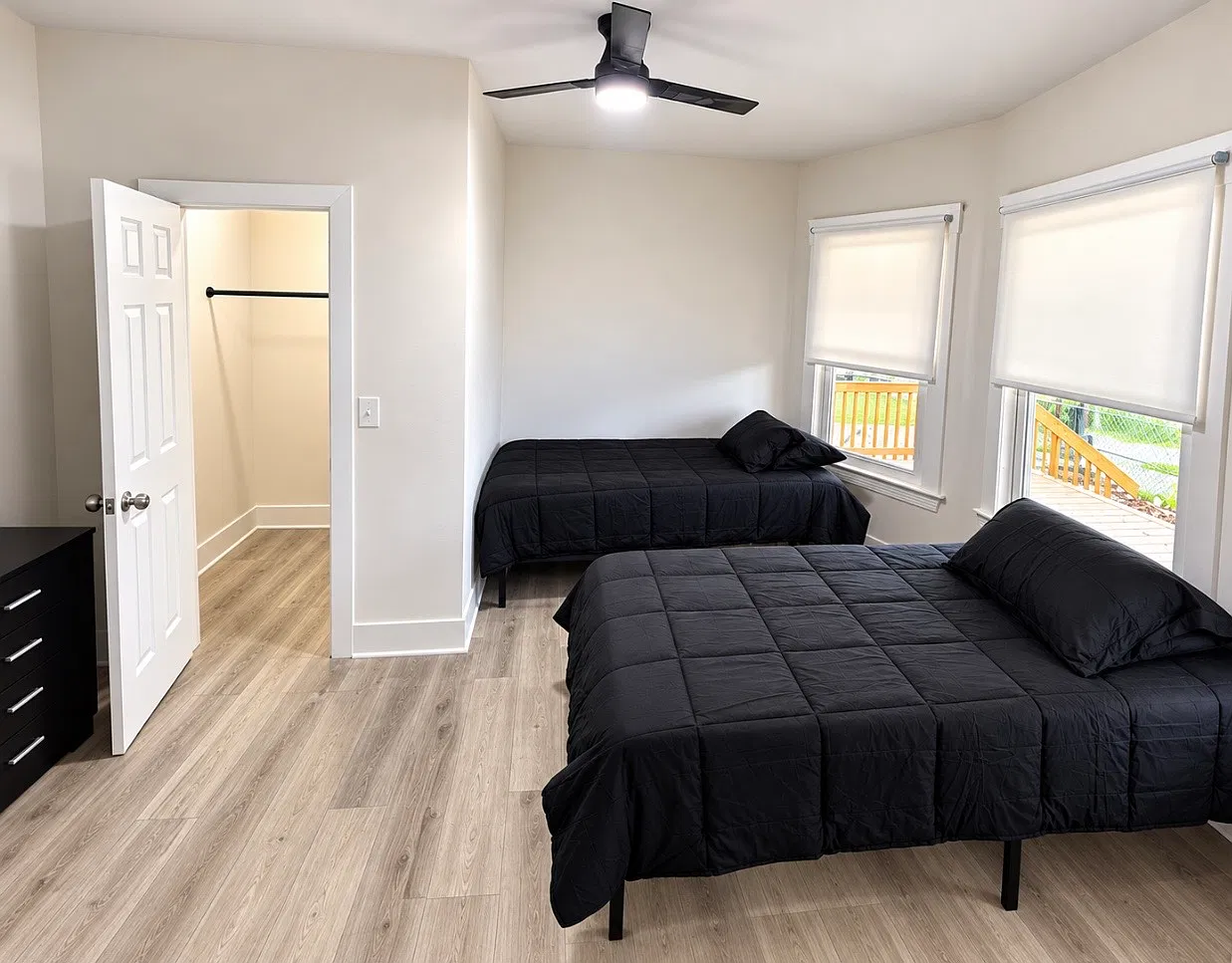 3 bed, 1000 sqft, $595 — Photo 2