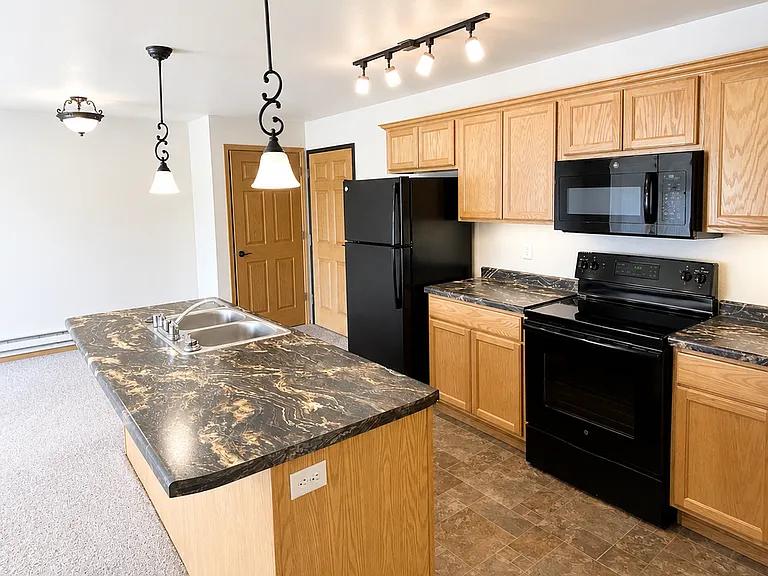 Berry Pointe Luxury Apartments — Photo 13