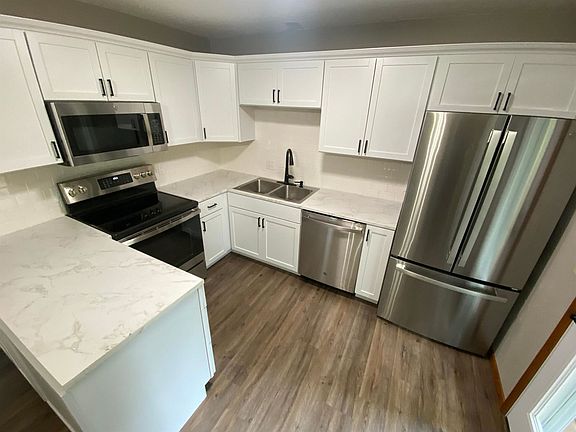4th image of 2311 Cornell Dr