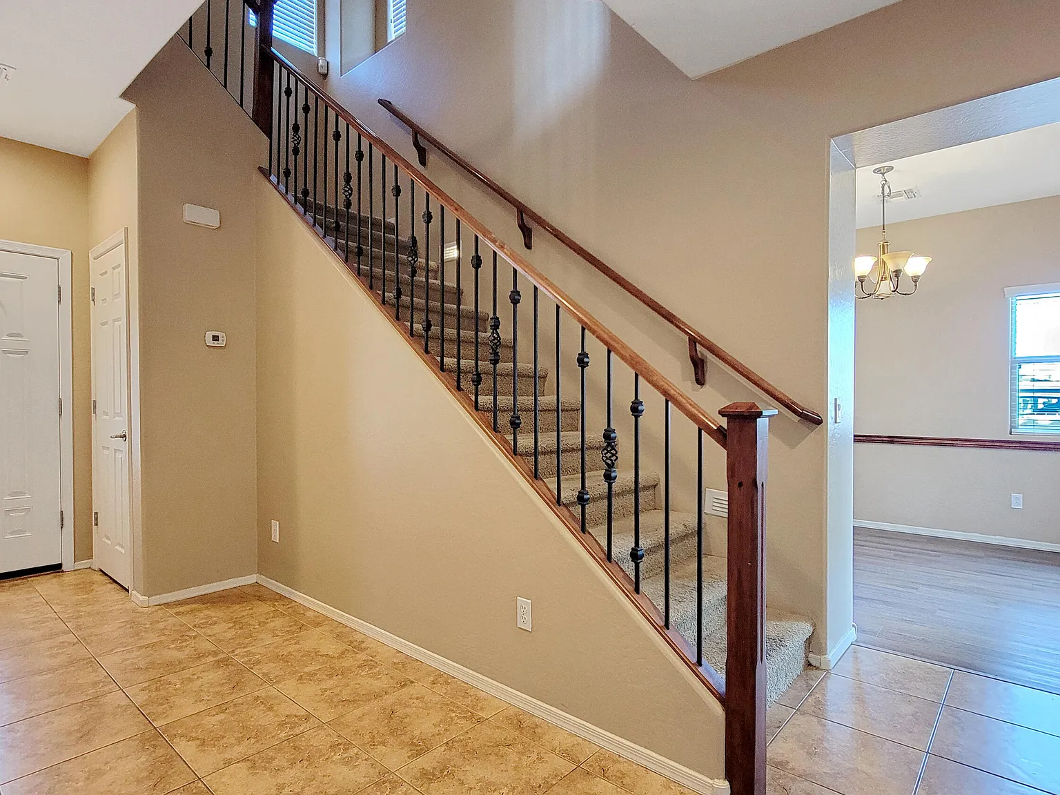 4 bed, 3.0 bath, 1573 sqft, $1,995 — Photo 2