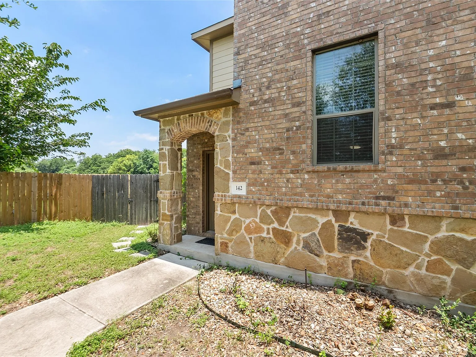 3 bed, 2.5 bath, 1430 sqft, $1,925 — Photo 4