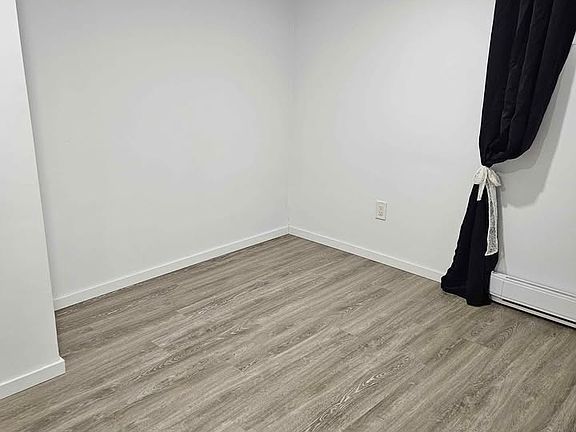 4th image of 391 Victoria St S #Basement
