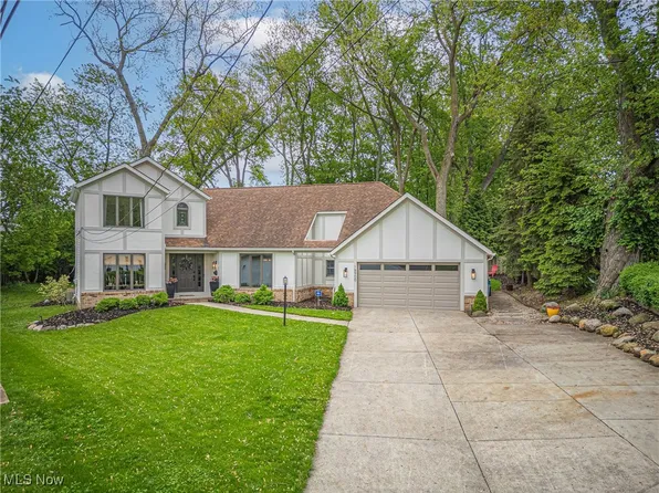 18900 Colahan Dr, Rocky River, OH 44116