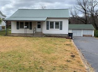 1565 N Commercial Ave, Saint Clair, MO 63077
