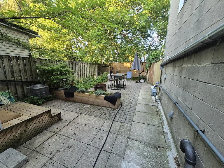 1191 Woodbine Ave #BASEMENT — Photo 18