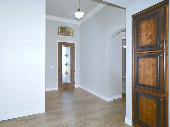 2nd image of 7801 Aspen Way Dr