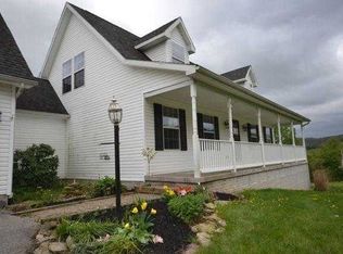 3 Blossom Ln, Biglerville, PA 17307