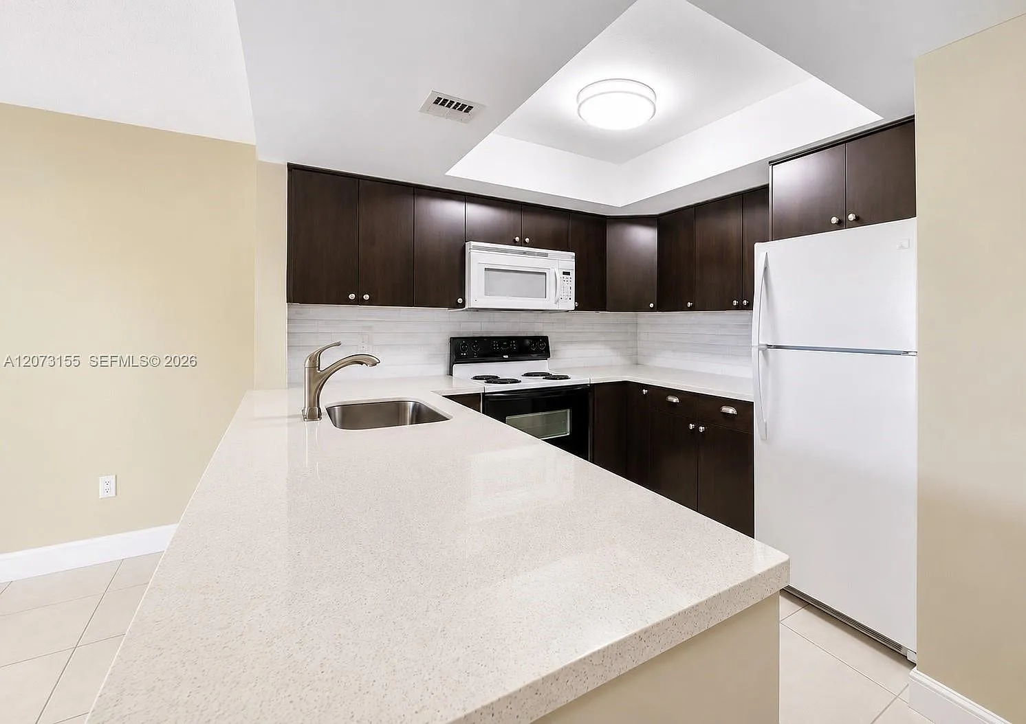 Kenland Pointe Condo Iv — Photo 1