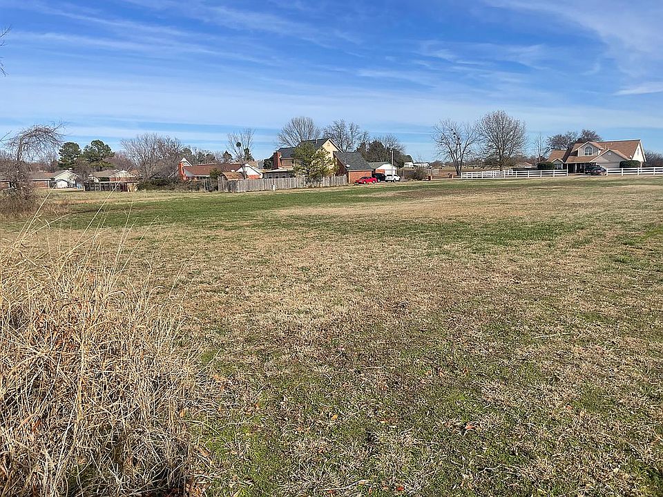 2nd image of 307 S Gladd Rd