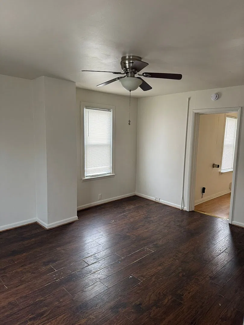 4 bedroom, 1.5 bath, 2 story single family house — Photo 3