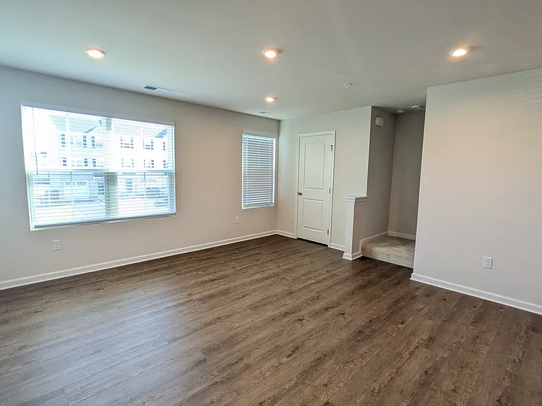 289 Hamilton Ln — Photo 5