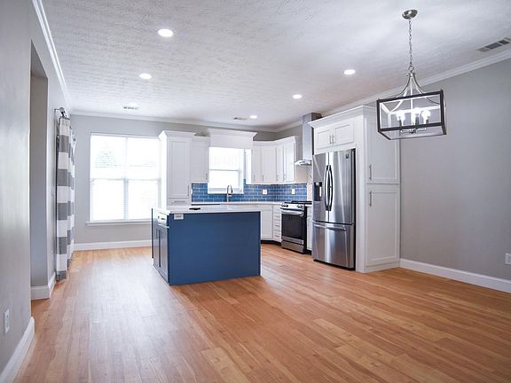 3rd image of 6166 Splashwater Dr