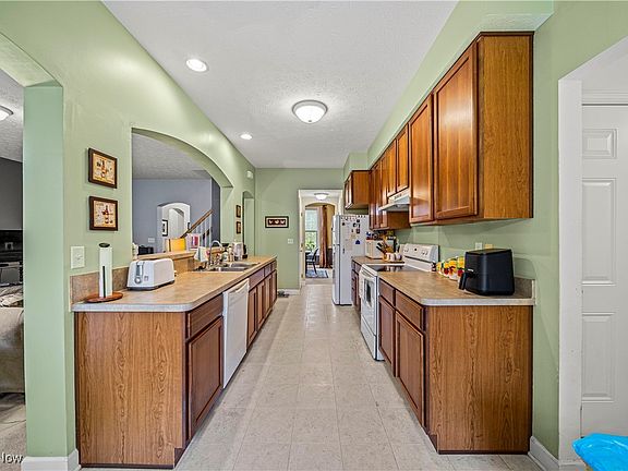 3rd image of 4854 Highland Place Ct