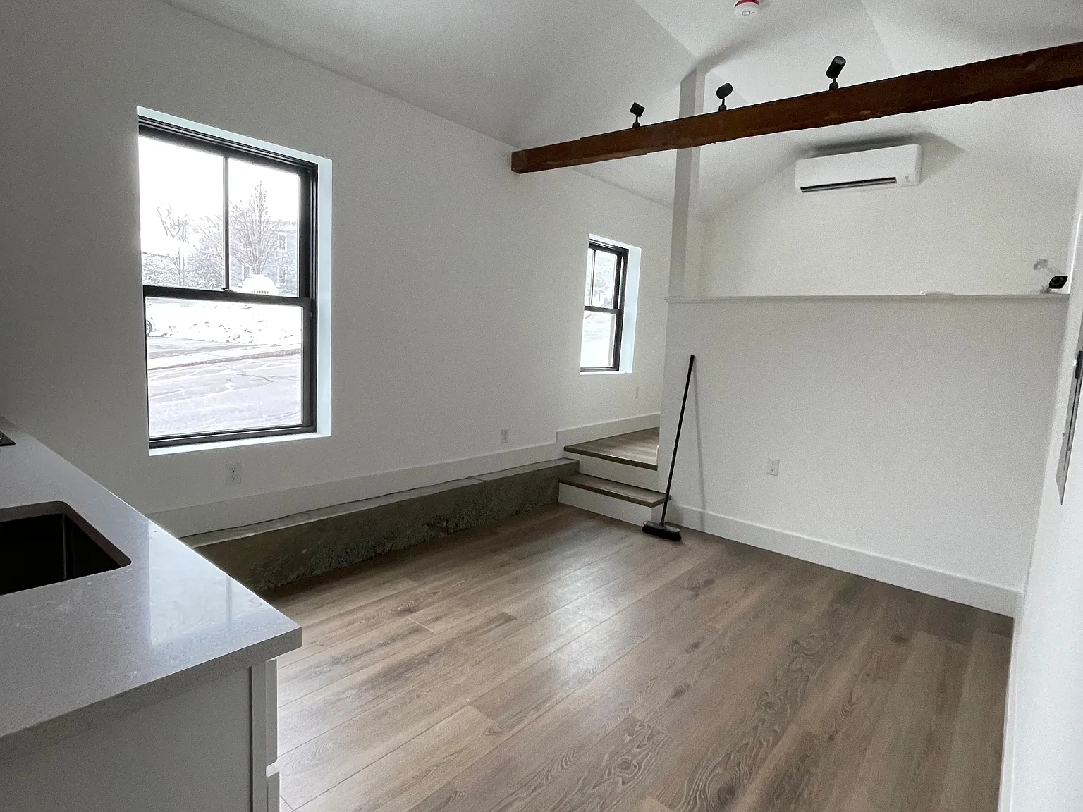 Studio, $1,050 — Photo 3