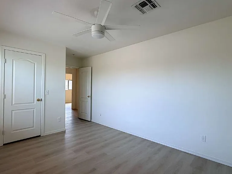 571 E Reflection Pl — Photo 15