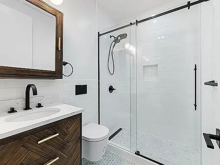 218 E 9th St #2 — Photo 8