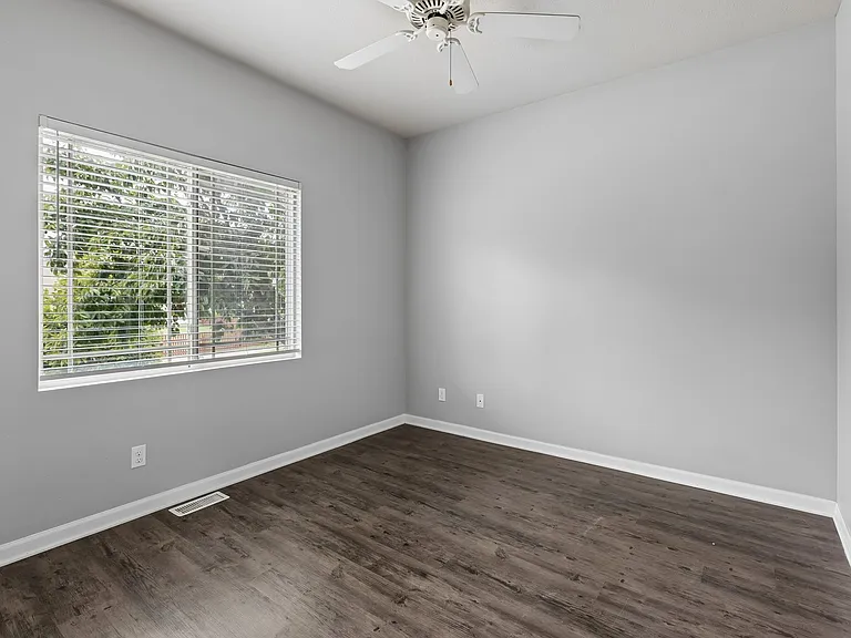 19109 X St — Photo 10