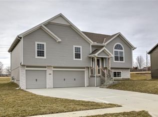 1405 Bristol Dr, Raymore, MO 64083