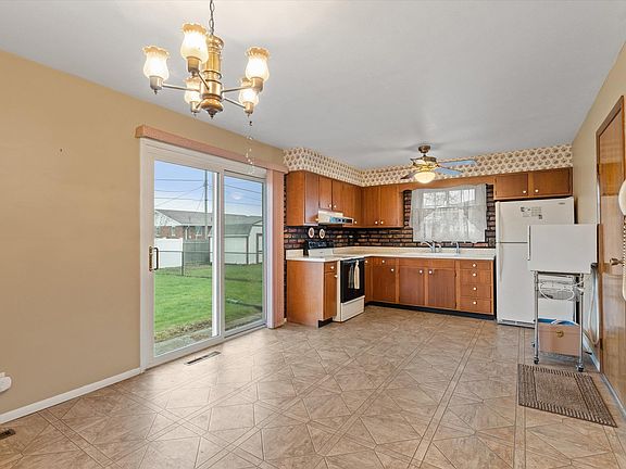 4th image of 137 Parkwood Ln